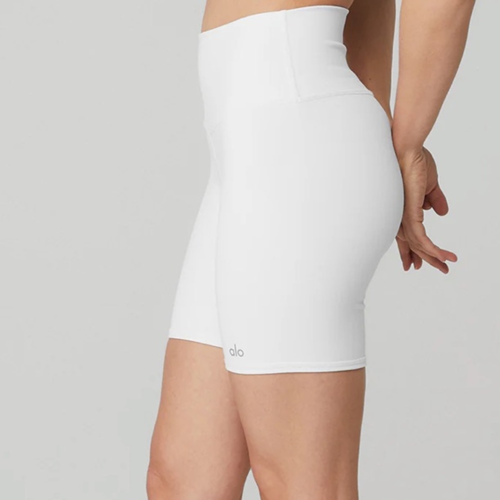 7” Alo Biker short size M